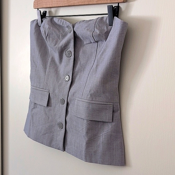 Forever 21 Womens Small NWT Button Up Strapless Top Gray Contemporary Preppy - Picture 3 of 6